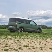 Ford Tourneo Courier 1.0 EB Active: Vizáž Defenderu, ovládání osobáku a prostor jako v dodávce