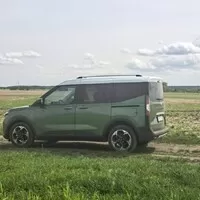 Ford Tourneo Courier 1.0 EB Active: Vizáž Defenderu, ovládání osobáku a prostor jako v dodávce