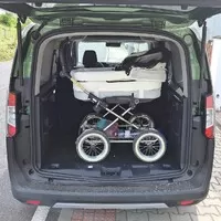 Ford Tourneo Courier 1.0 EB Active: Vizáž Defenderu, ovládání osobáku a prostor jako v dodávce