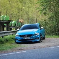 Volvo S60 T6 R-Design (2014): I Švédsko má svůj sportovní sedan