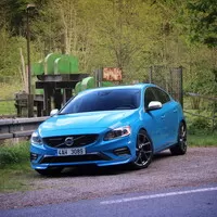 Volvo S60 T6 R-Design (2014): I Švédsko má svůj sportovní sedan