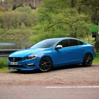 Volvo S60 T6 R-Design (2014): I Švédsko má svůj sportovní sedan