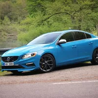 Volvo S60 T6 R-Design (2014): I Švédsko má svůj sportovní sedan