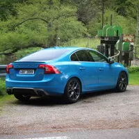Volvo S60 T6 R-Design (2014): I Švédsko má svůj sportovní sedan