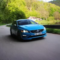 Volvo S60 T6 R-Design (2014): I Švédsko má svůj sportovní sedan