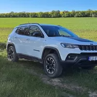 Jeep Compass 4xe Trailhawk je skvělé terénní SUV, dokud ho nezapomenete nabít