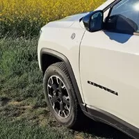 Jeep Compass 4xe Trailhawk je skvělé terénní SUV, dokud ho nezapomenete nabít