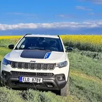 Jeep Compass 4xe Trailhawk je skvělé terénní SUV, dokud ho nezapomenete nabít