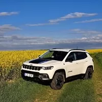 Jeep Compass 4xe Trailhawk je skvělé terénní SUV, dokud ho nezapomenete nabít