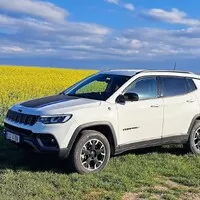 Jeep Compass 4xe Trailhawk je skvělé terénní SUV, dokud ho nezapomenete nabít
