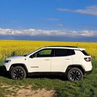 Jeep Compass 4xe Trailhawk je skvělé terénní SUV, dokud ho nezapomenete nabít