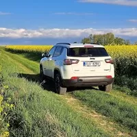 Jeep Compass 4xe Trailhawk je skvělé terénní SUV, dokud ho nezapomenete nabít