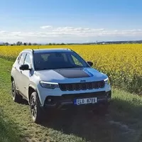 Jeep Compass 4xe Trailhawk je skvělé terénní SUV, dokud ho nezapomenete nabít
