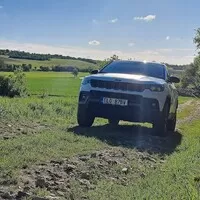 Jeep Compass 4xe Trailhawk je skvělé terénní SUV, dokud ho nezapomenete nabít