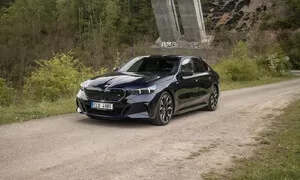 Recenze & testy: BMW i5 M60: Elektrická variace na M5 nastavuje laťku proklatě vysoko