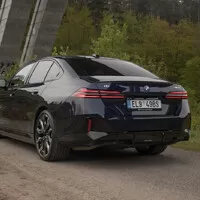 BMW i5 M60: Elektrická variace na M5 nastavuje laťku proklatě vysoko