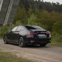 BMW i5 M60: Elektrická variace na M5 nastavuje laťku proklatě vysoko
