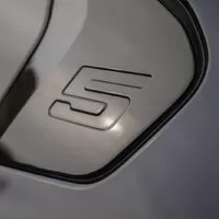 BMW i5 M60: Elektrická variace na M5 nastavuje laťku proklatě vysoko
