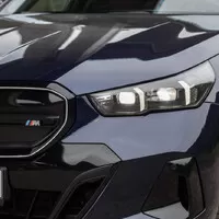 BMW i5 M60: Elektrická variace na M5 nastavuje laťku proklatě vysoko