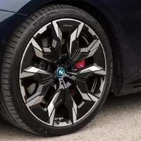 BMW i5 M60: Elektrická variace na M5 nastavuje laťku proklatě vysoko