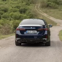 BMW i5 M60: Elektrická variace na M5 nastavuje laťku proklatě vysoko