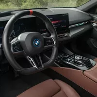 BMW i5 M60: Elektrická variace na M5 nastavuje laťku proklatě vysoko