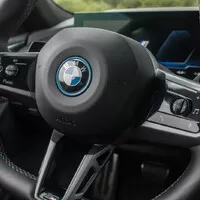 BMW i5 M60: Elektrická variace na M5 nastavuje laťku proklatě vysoko
