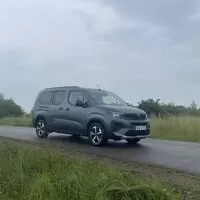 Vítej zpátky! Peugeot Rifter má novou tvář a opět i spalovací motory