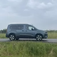 Vítej zpátky! Peugeot Rifter má novou tvář a opět i spalovací motory