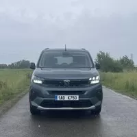 Vítej zpátky! Peugeot Rifter má novou tvář a opět i spalovací motory