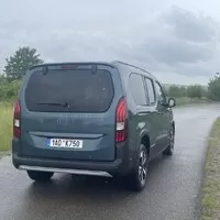 Vítej zpátky! Peugeot Rifter má novou tvář a opět i spalovací motory