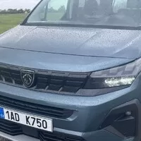 Vítej zpátky! Peugeot Rifter má novou tvář a opět i spalovací motory