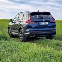 Honda CR-V HEV: Skvělý podvozek, odladěný hybrid a spousta místa.