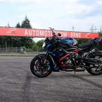 BMW M1000R: Finální boss