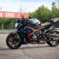 BMW M1000R: Finální boss