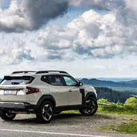 Dacia Duster na prvních jízdách. Přibyl hybrid, skvělý poměr „value for money“ zůstává