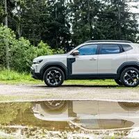 Dacia Duster na prvních jízdách. Přibyl hybrid, skvělý poměr „value for money“ zůstává