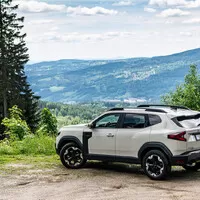 Dacia Duster na prvních jízdách. Přibyl hybrid, skvělý poměr „value for money“ zůstává