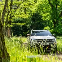 Dacia Duster na prvních jízdách. Přibyl hybrid, skvělý poměr „value for money“ zůstává