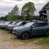 Dacia Duster na prvních jízdách. Přibyl hybrid, skvělý poměr „value for money“ zůstává