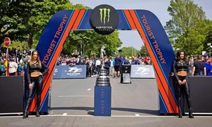 Motorsport, V jedné stopě: Isle of Man TT 2024: Nejnebezpečnější motocyklový závod světa má nového krále