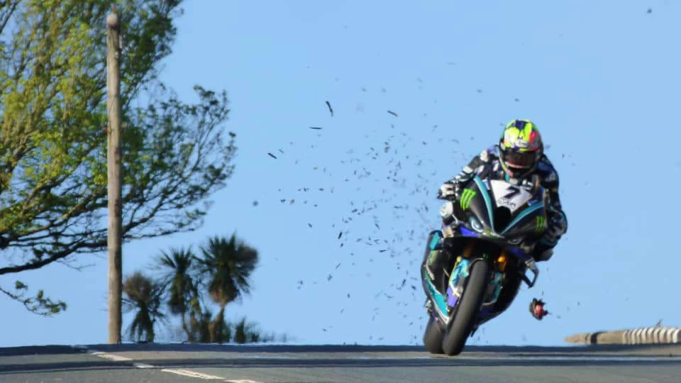 Josh Brookes trefuje ptáka Zdroj:three.fm