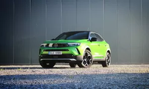 Recenze & testy: Opel Mokka-e: Prakticky smýšlejícímu člověku nemá co nabídnout, milovníkovi stylu a moderních hodnot však učaruje