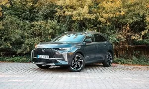 Recenze & testy: DS 7 Antoine de Saint Exupéry E-Tense 225: Módní doplněk s krásnými detaily