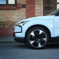Volvo EX30 Single Motor Extended Range: Konečně elektromobil pro normální lidi. Už zase?