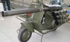 Historie, V jedné stopě: Piaggio Vespa 150 TAP: Tomuhle skútru se smát nebudete