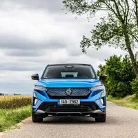 Auto, které klame tělem. Svezli jsme se Renaultem Rafale, novým vrcholem francouzské značky