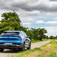 Auto, které klame tělem. Svezli jsme se Renaultem Rafale, novým vrcholem francouzské značky