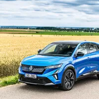 Auto, které klame tělem. Svezli jsme se Renaultem Rafale, novým vrcholem francouzské značky