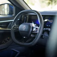 Auto, které klame tělem. Svezli jsme se Renaultem Rafale, novým vrcholem francouzské značky